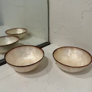 Set of 2 Mother of Pearl decorative bowls